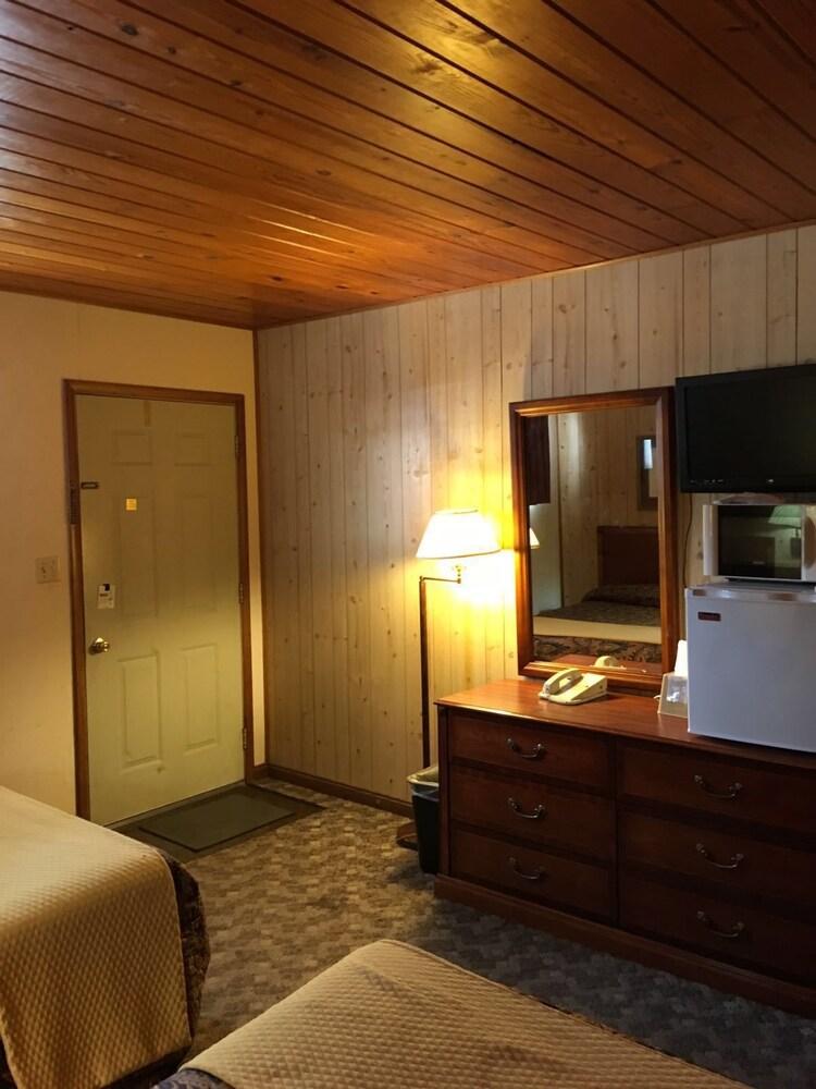 Love Hotels Western Holiday By Oyo At Harlan Lake Ne Alma ภายนอก รูปภาพ