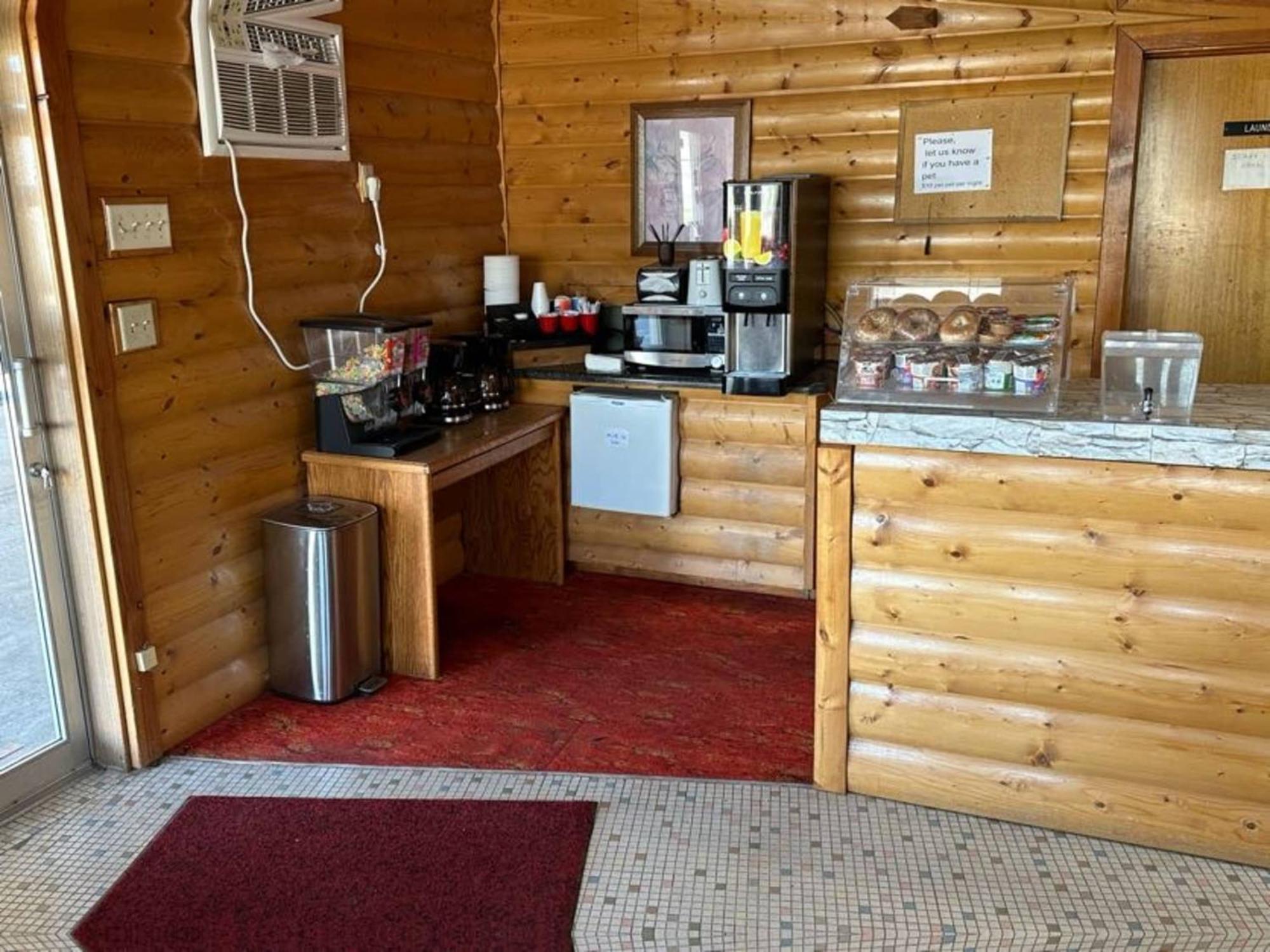 Love Hotels Western Holiday By Oyo At Harlan Lake Ne Alma ภายนอก รูปภาพ