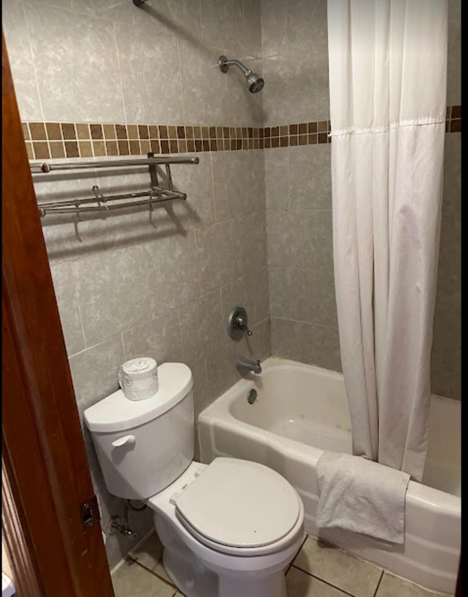 Love Hotels Western Holiday By Oyo At Harlan Lake Ne Alma ภายนอก รูปภาพ