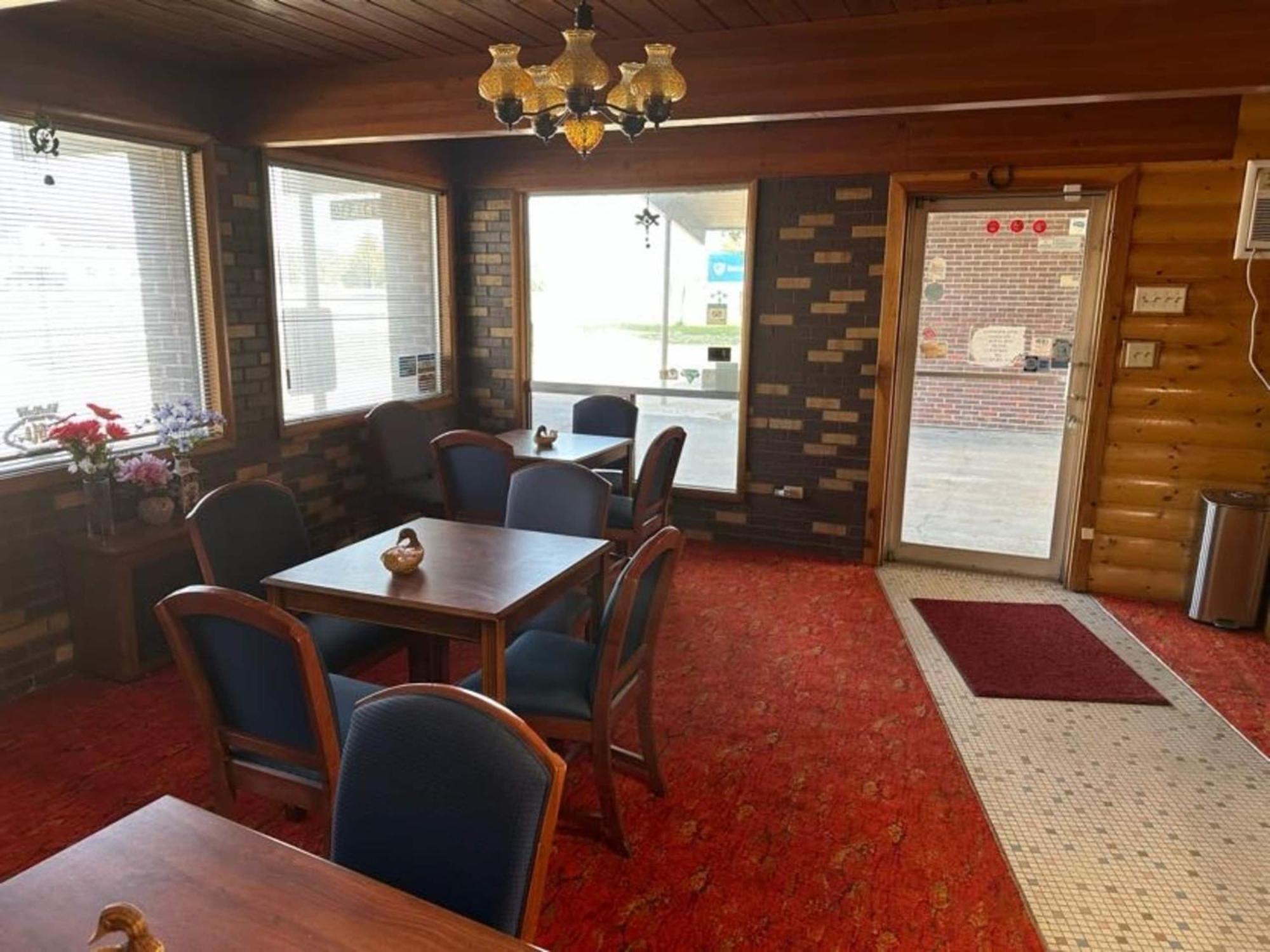 Love Hotels Western Holiday By Oyo At Harlan Lake Ne Alma ภายนอก รูปภาพ