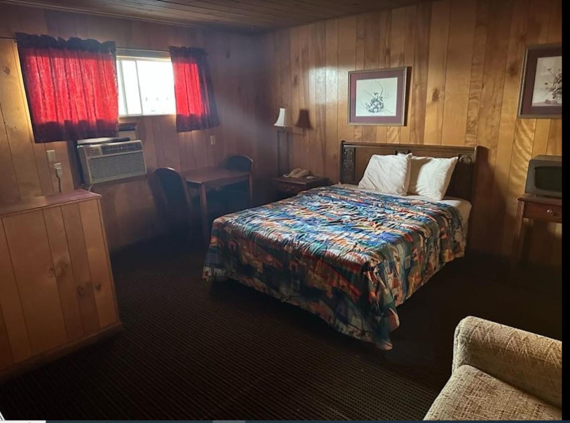 Love Hotels Western Holiday By Oyo At Harlan Lake Ne Alma ภายนอก รูปภาพ