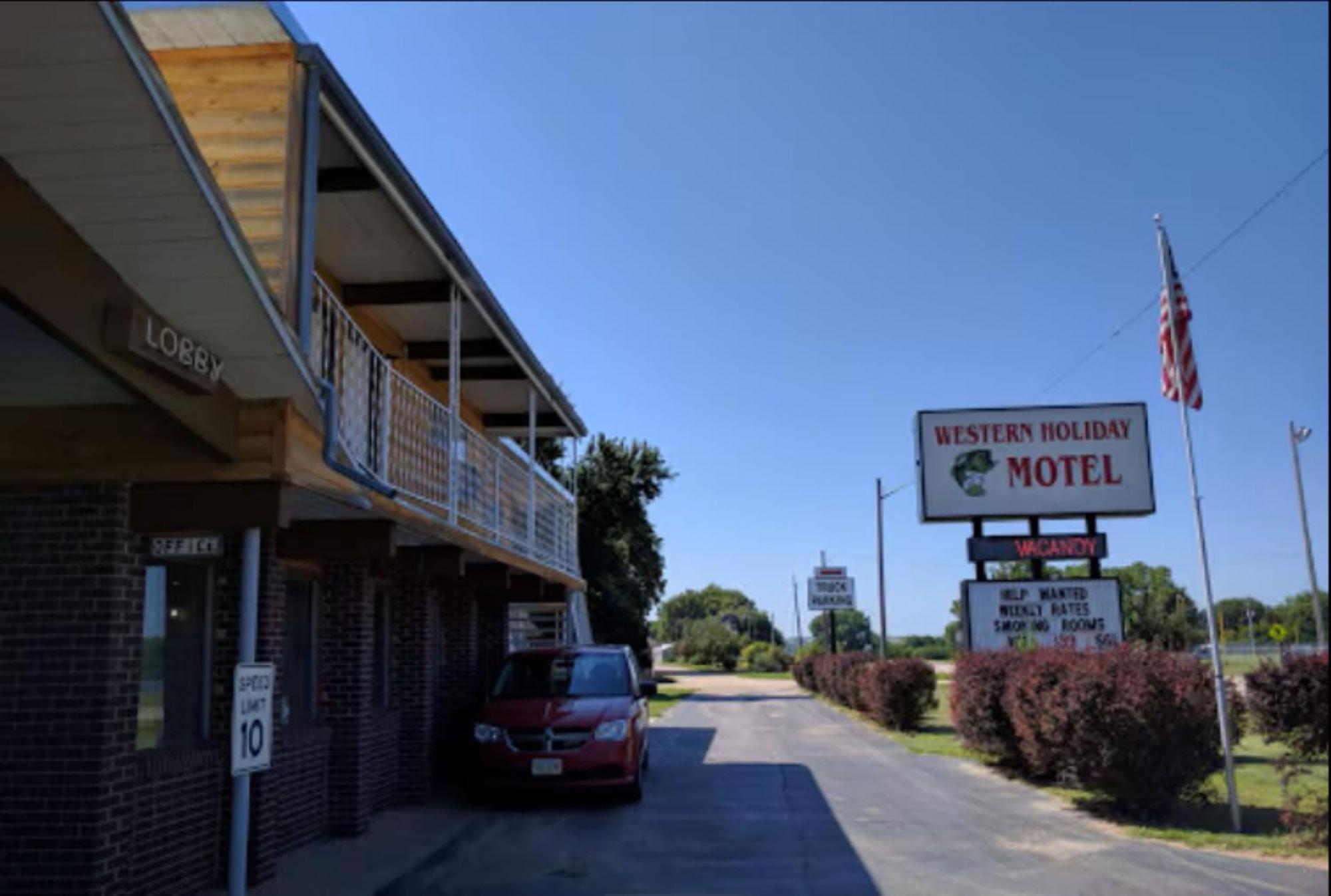 Love Hotels Western Holiday By Oyo At Harlan Lake Ne Alma ภายนอก รูปภาพ