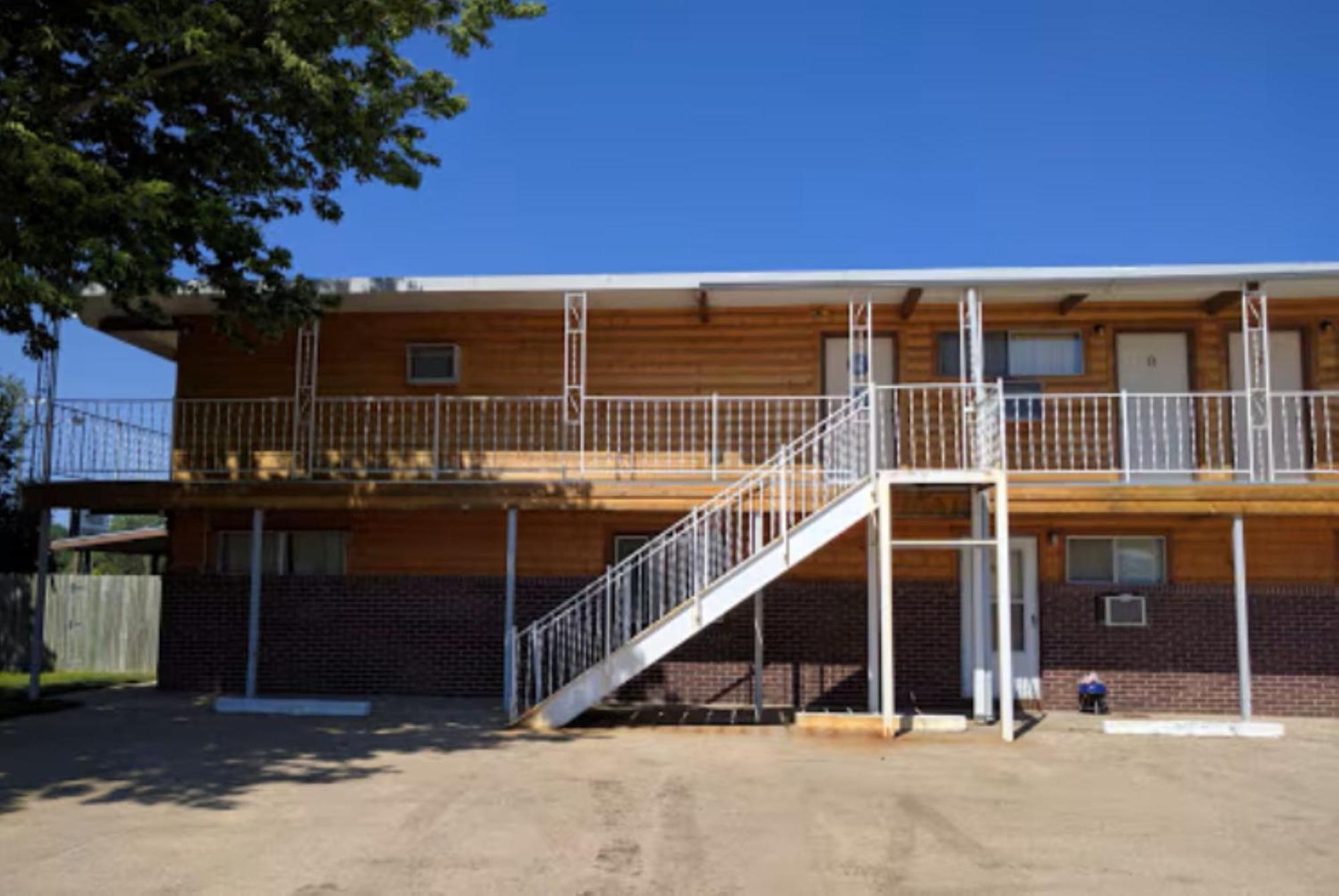 Love Hotels Western Holiday By Oyo At Harlan Lake Ne Alma ภายนอก รูปภาพ
