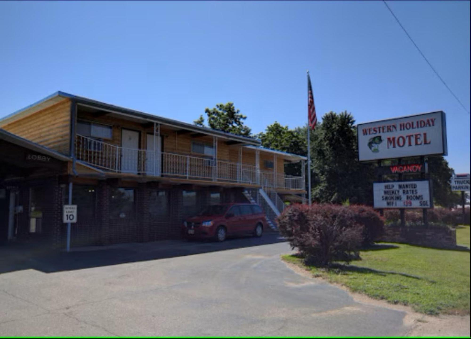 Love Hotels Western Holiday By Oyo At Harlan Lake Ne Alma ภายนอก รูปภาพ