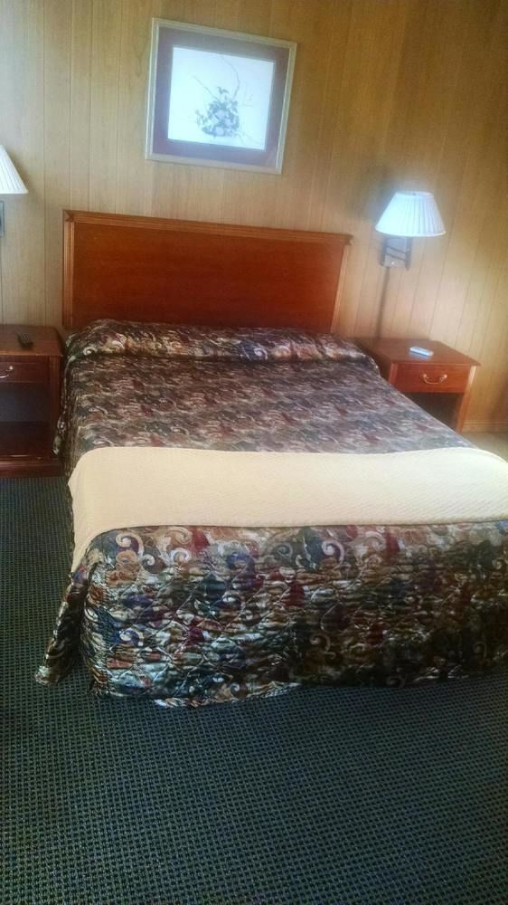 Love Hotels Western Holiday By Oyo At Harlan Lake Ne Alma ภายนอก รูปภาพ