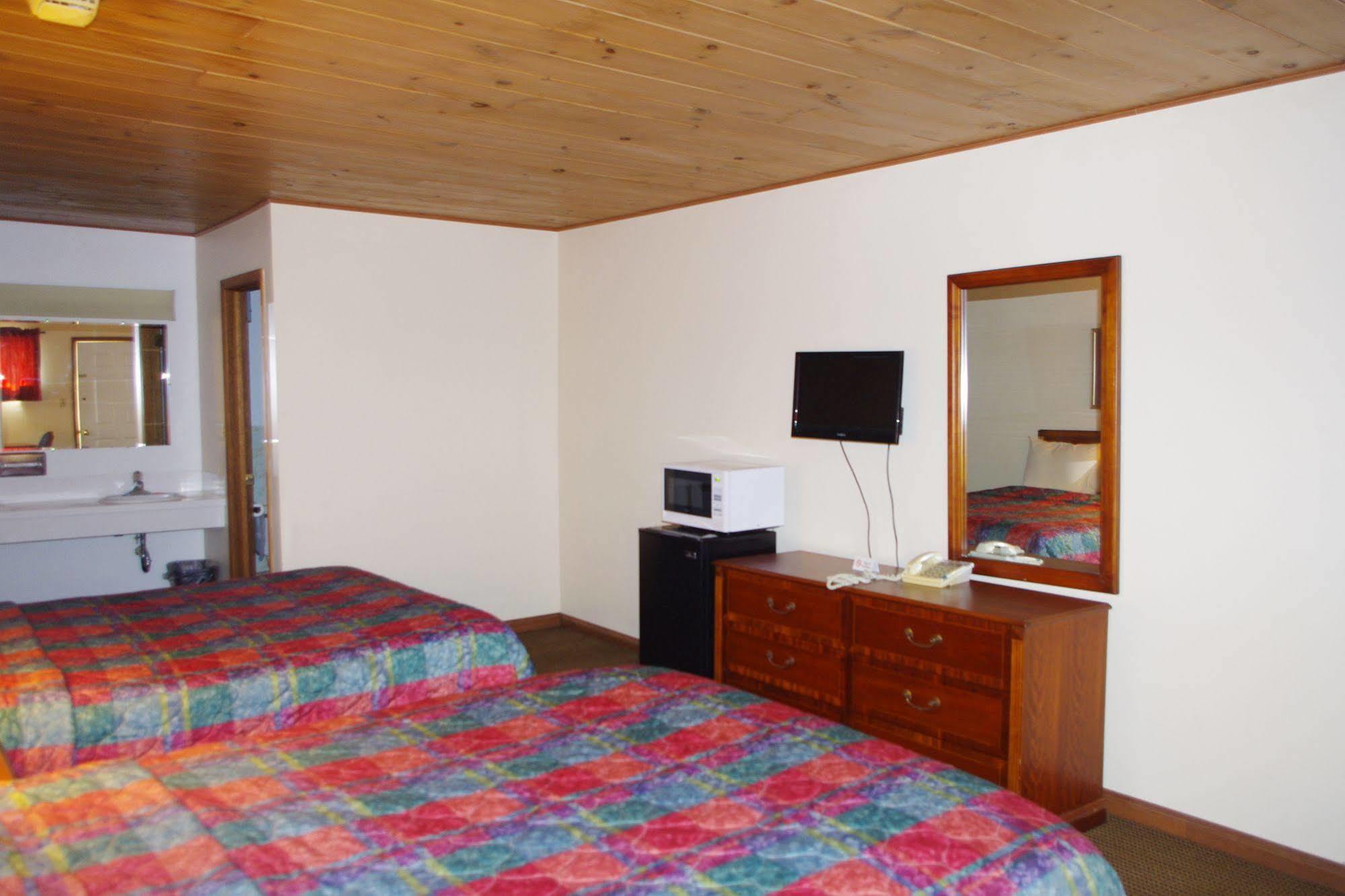 Love Hotels Western Holiday By Oyo At Harlan Lake Ne Alma ภายนอก รูปภาพ